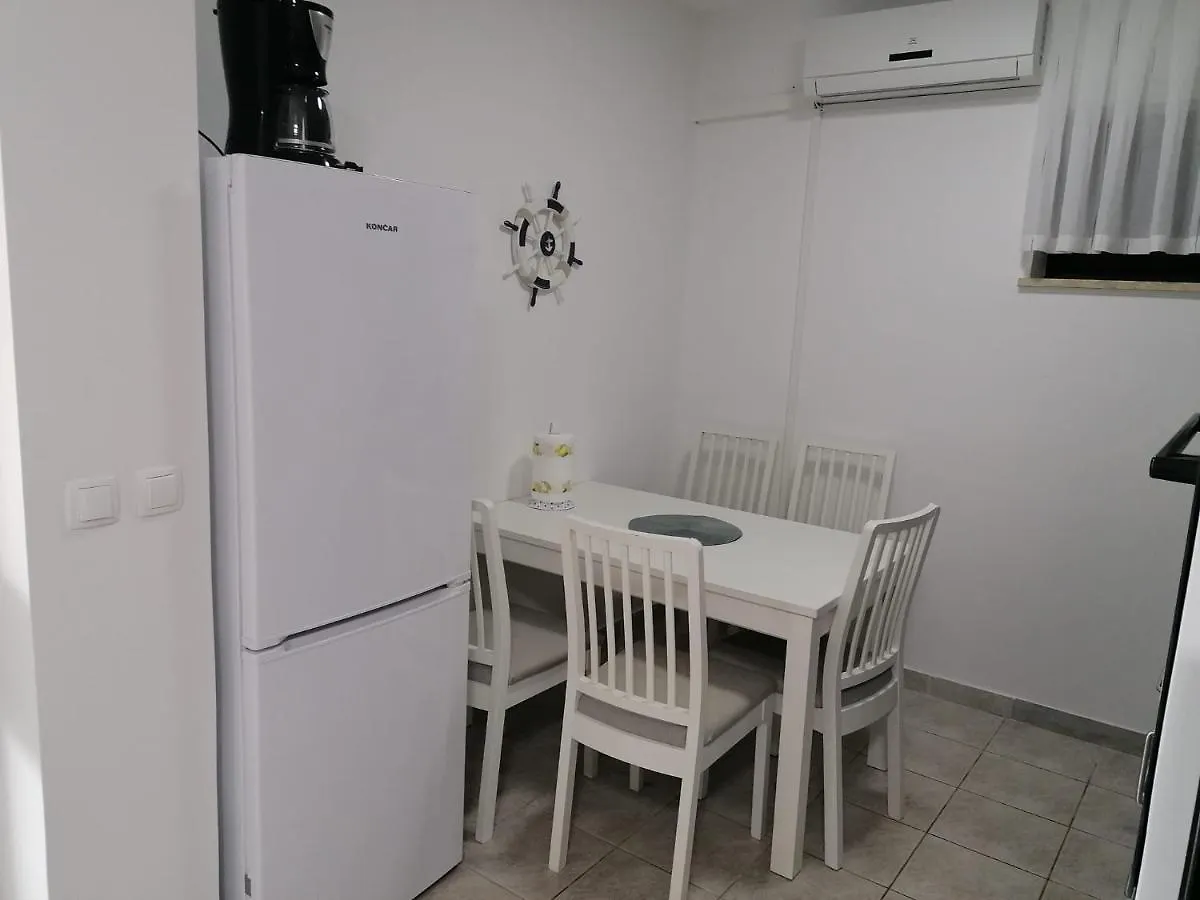 Apartment Fishter By El-Pi Tours Njivice