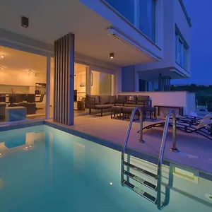 Solis Lacus Modern - Private Heated Pool - Smart Tv Sky X - Free Parking Apartment