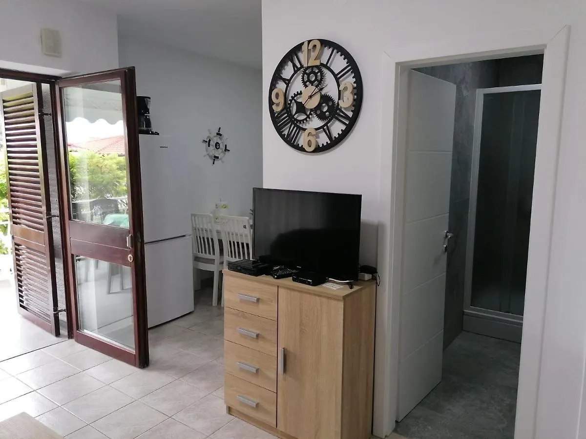 Apartment Fishter By El-Pi Tours location