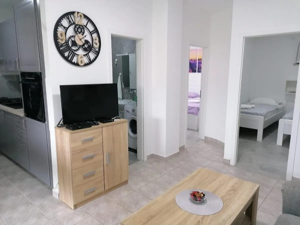 Apartment Fishter By El-Pi Tours Njivice Croatia